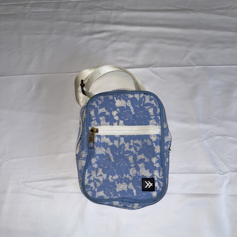 Thread Crossbody Bag Blue Flowers Print In Excellent Preowned Condition